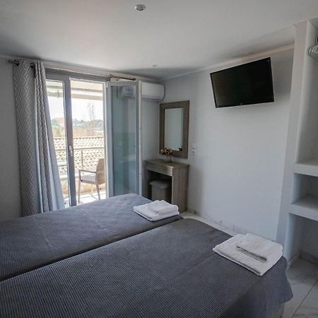 Golden Dolphin Studios & Apartments 阿里克斯 外观 照片